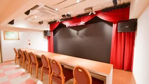 あっとほぉーむカフェ大阪本店 / 大型LEDビジョン