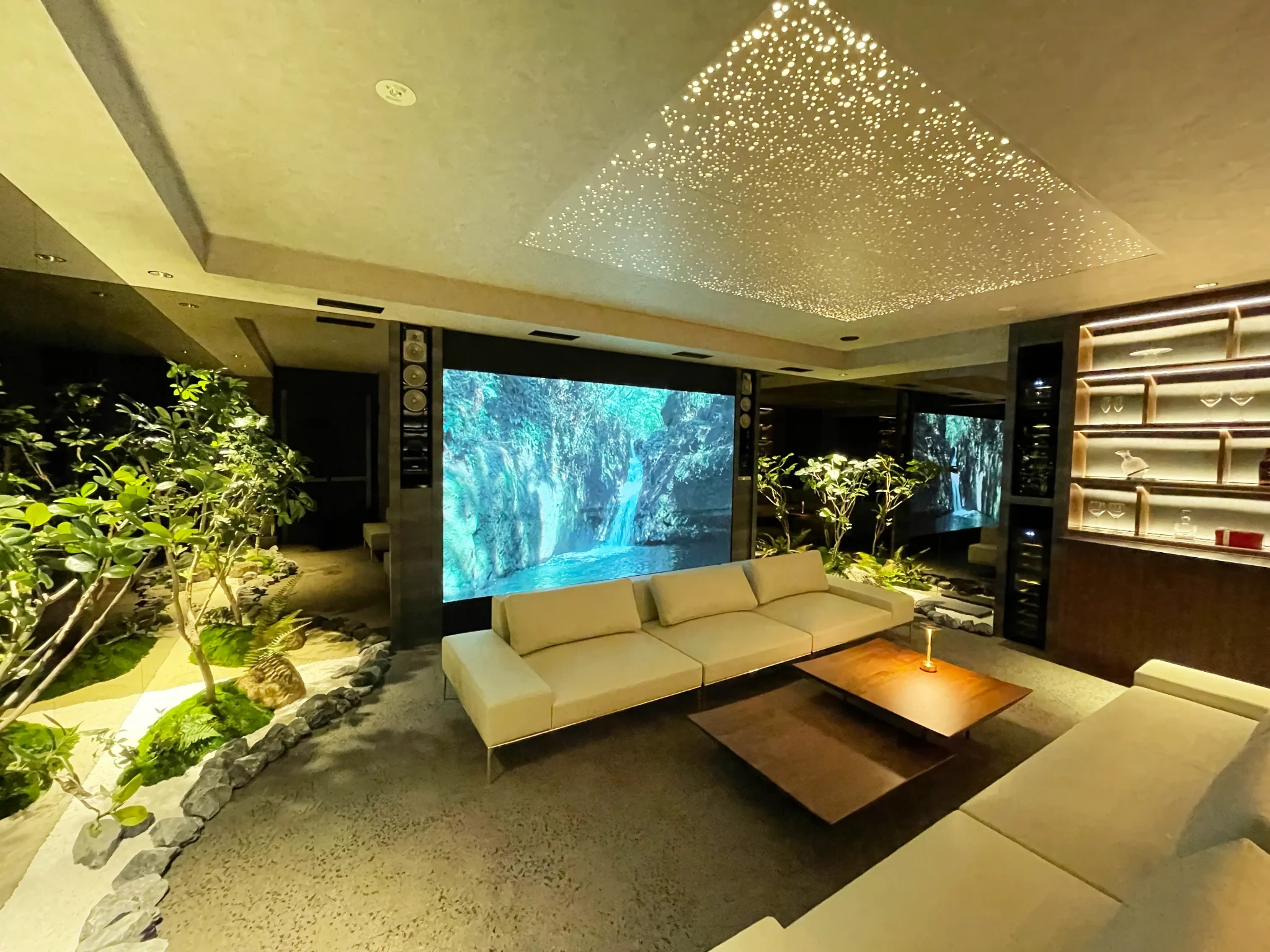 ゲストサロン_株式会社ワークスワークス/東京都港区