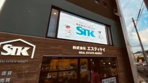 株式会社エスティケイ 本社 / 屋内用LEDビジョン